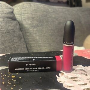 MAC MAKE IT FASHUN Powder Kiss Liquid Lipcolour - nib